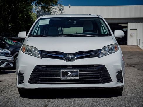 Used 2020 Toyota Sienna LE image 4