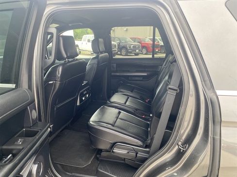Used 2019 Ford Expedition XLT w/ Equipment Group 202A AWD/4WD image 16