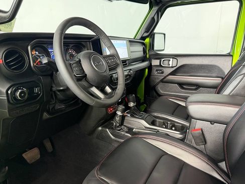 Certified 2025 Jeep Wrangler Unlimited Rubicon AWD/4WD image 17