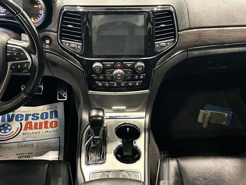 Used 2020 Jeep Grand Cherokee Overland AWD/4WD image 30