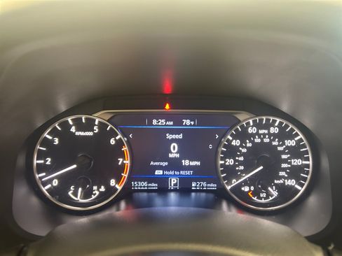 Used 2024 Nissan Altima 2.5 SR FWD image 12