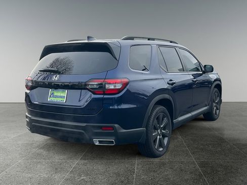 Used 2025 Honda Pilot Sport image 7