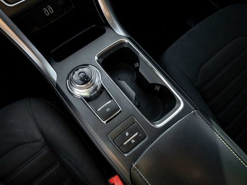 Used 2020 Ford Fusion SE FWD image 14