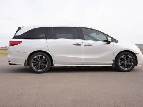 Used 2022 Honda Odyssey Elite image 2