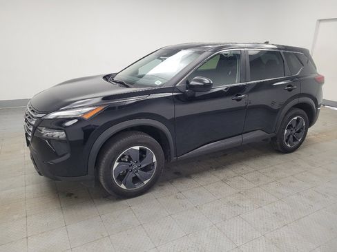 Used 2024 Nissan Rogue SV image 2