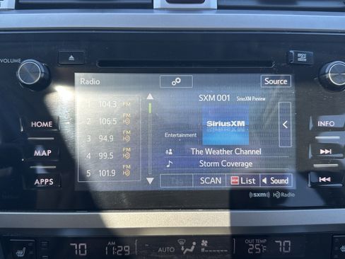 Used 2017 Subaru Legacy 2.5i Limited image 24