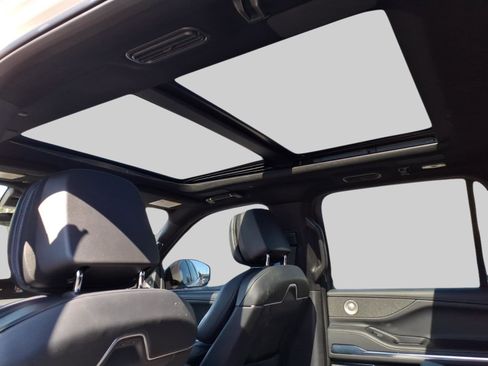 Used 2025 Lincoln Navigator Reserve w/ Jet Appearance Package image 10