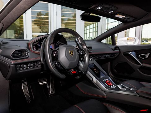 Used 2022 Lamborghini Huracan EVO RWD image 13