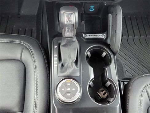 Used 2025 Ford Bronco Badlands image 24