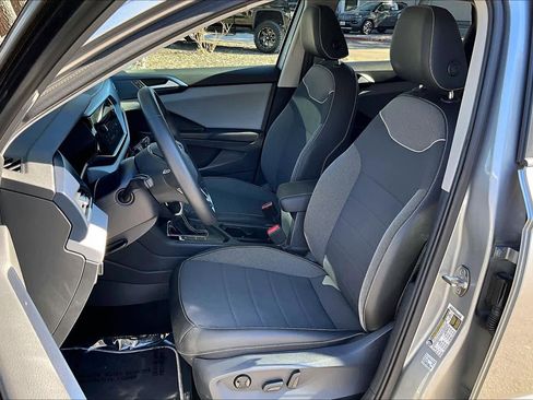 Certified 2023 Volkswagen Taos SE w/ Panoramic Sunroof Package image 9