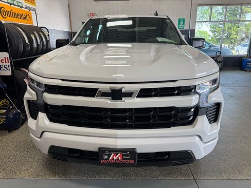Used 2024 Chevrolet Silverado 1500 RST image 2