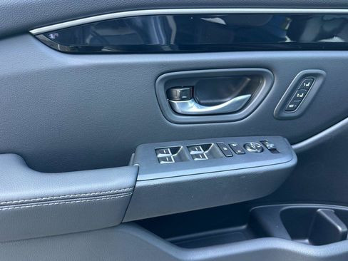 New 2025 Honda Pilot Touring image 11