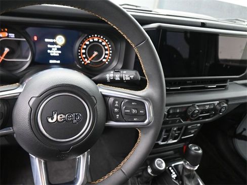 Used 2024 Jeep Wrangler Sahara image 41