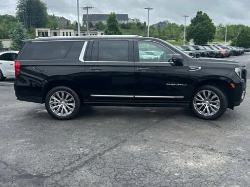 Used 2022 GMC Yukon XL Denali AWD/4WD image 5