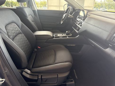 Used 2025 Nissan Pathfinder SV AWD/4WD image 16