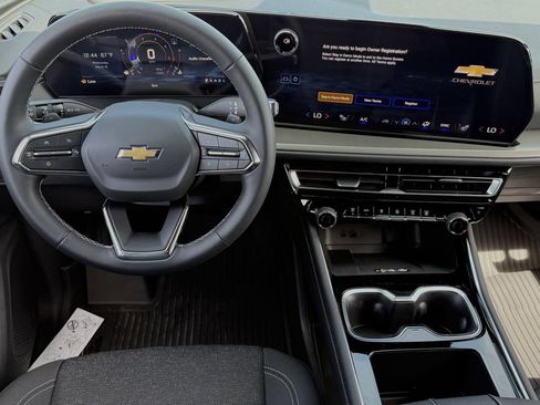 New 2026 Chevrolet Traverse LT image 11