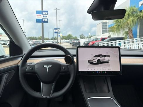 Used 2024 Tesla Model Y Long Range AWD/4WD image 13