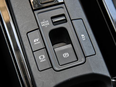 Used 2024 Toyota Prius LE image 27