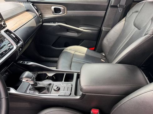 Used 2023 Kia Sorento S w/ Panoramic Sunroof Package AWD/4WD image 12