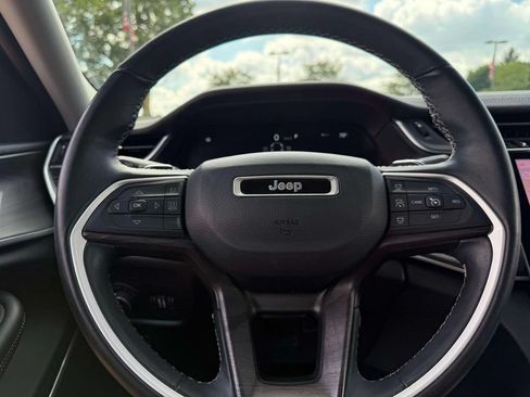 Used 2022 Jeep Grand Cherokee L Limited AWD/4WD image 18