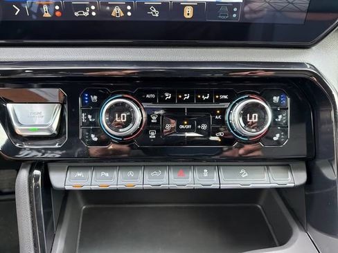 Used 2025 GMC Sierra 1500 AT4 w/ AT4 Premium Package AWD/4WD image 14