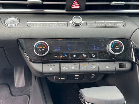 Used 2024 Hyundai Elantra SEL w/ Convenience Package image 30