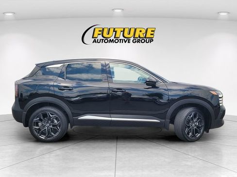 Certified 2025 Nissan Kicks SR AWD/4WD image 3