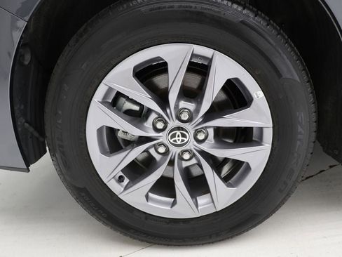 Used 2025 Toyota Sienna XLE FWD image 9