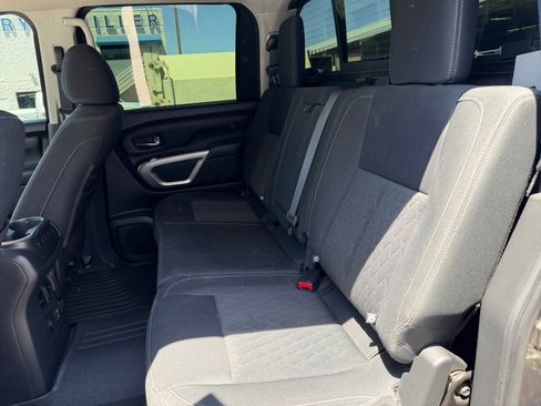 Used 2019 Nissan Titan SV w/ SV Convenience Package RWD image 26
