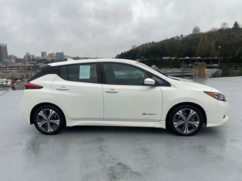 Used 2018 Nissan Leaf SV w/ SV Technology Package image 2
