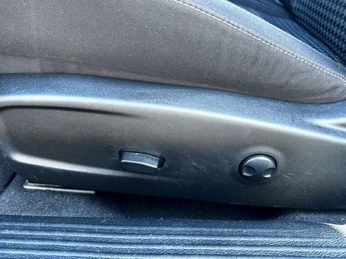 Used 2023 Dodge Challenger SXT image 18