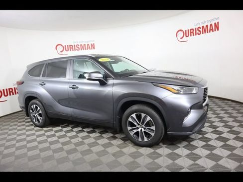 Used 2024 Toyota Highlander XLE AWD/4WD image 34