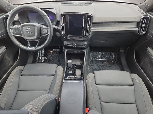 Used 2023 Volvo C40 Recharge Core AWD/4WD image 17