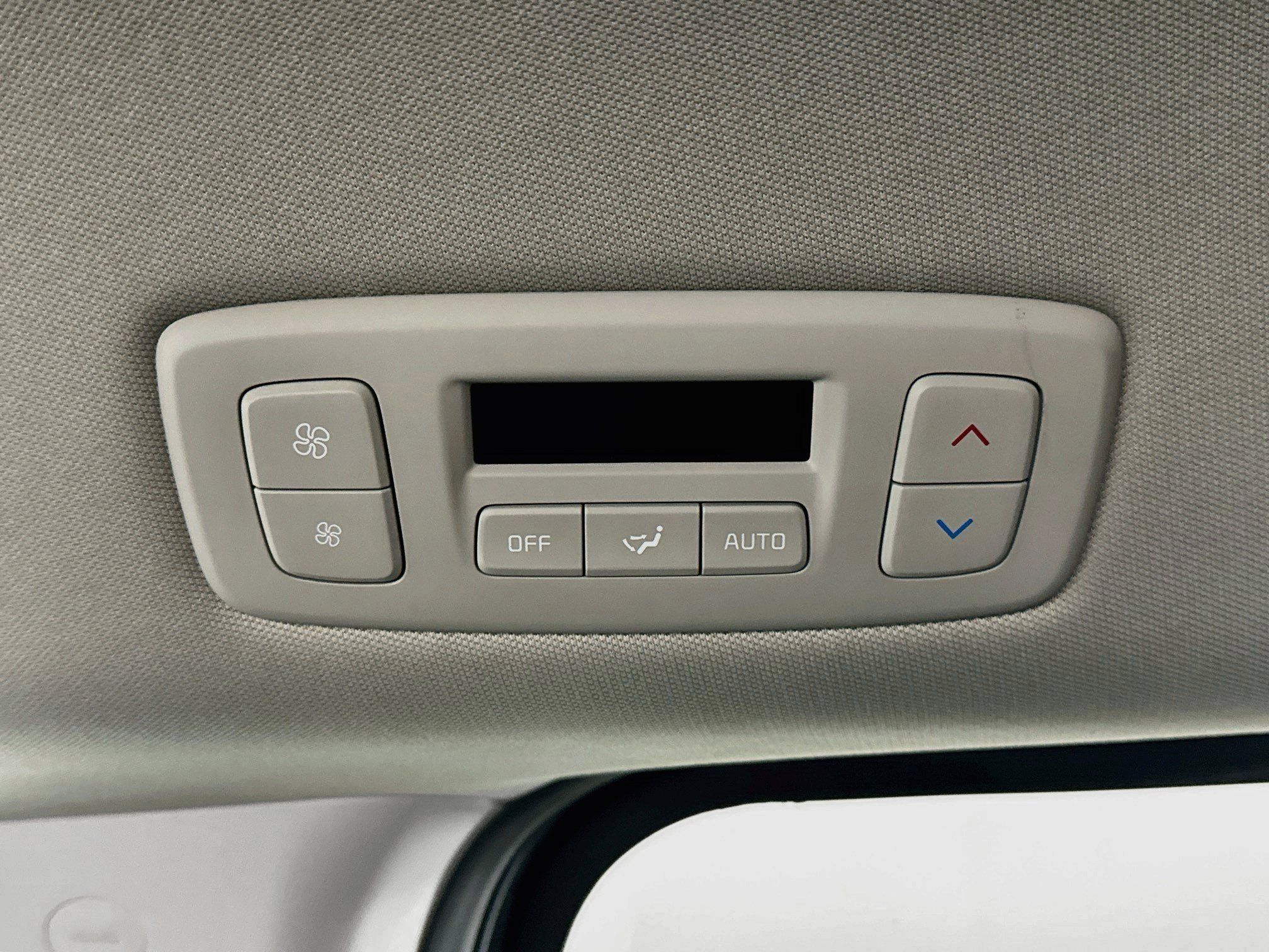 Used 2025 Kia Carnival FWD image 26