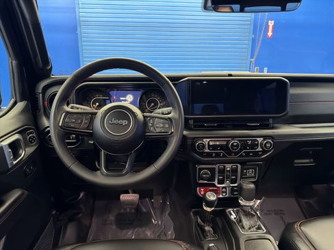 Used 2024 Jeep Gladiator Rubicon w/ Technology Group image 28