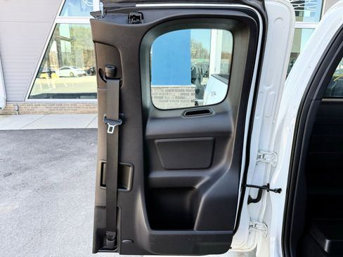 Used 2017 Toyota Tacoma SR image 22