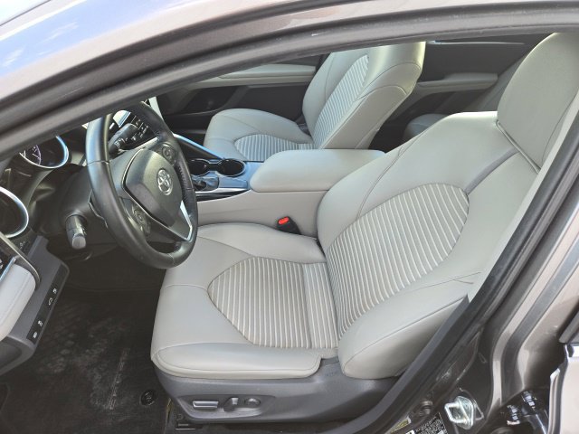 Used 2018 Toyota Camry SE w/ Convenience Package FWD image 10