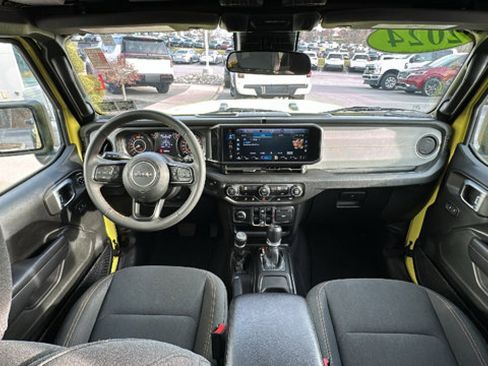 Used 2024 Jeep Wrangler Unlimited Sport image 28