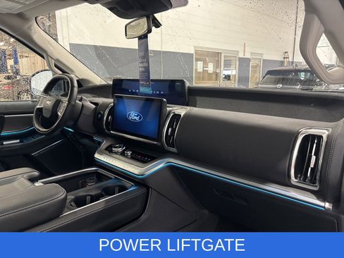 Used 2025 Ford Expedition Platinum AWD/4WD image 24