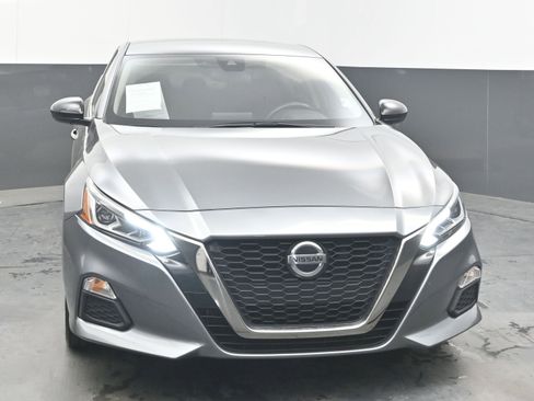 Used 2022 Nissan Altima 2.5 SR image 2