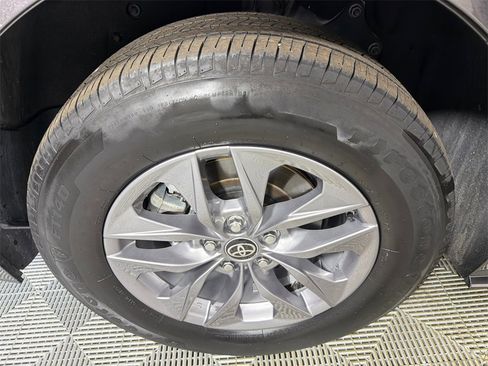 Used 2024 Toyota Sienna LE image 16