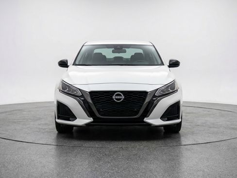 Used 2025 Nissan Altima 2.5 SV image 2