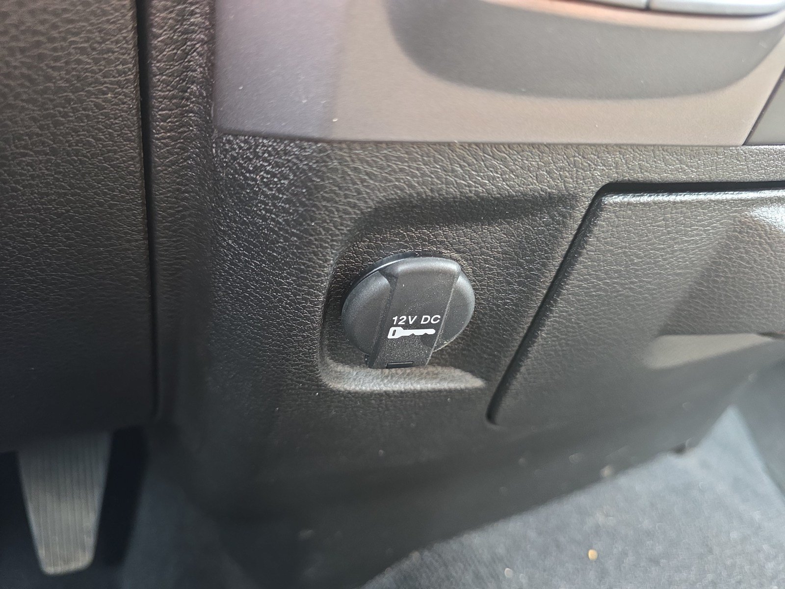 Used 2022 RAM 1500 Classic SLT w/ Electronics Group AWD/4WD image 28