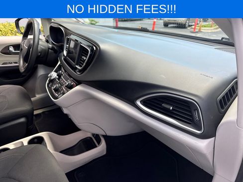 Used 2018 Chrysler Pacifica L FWD image 15