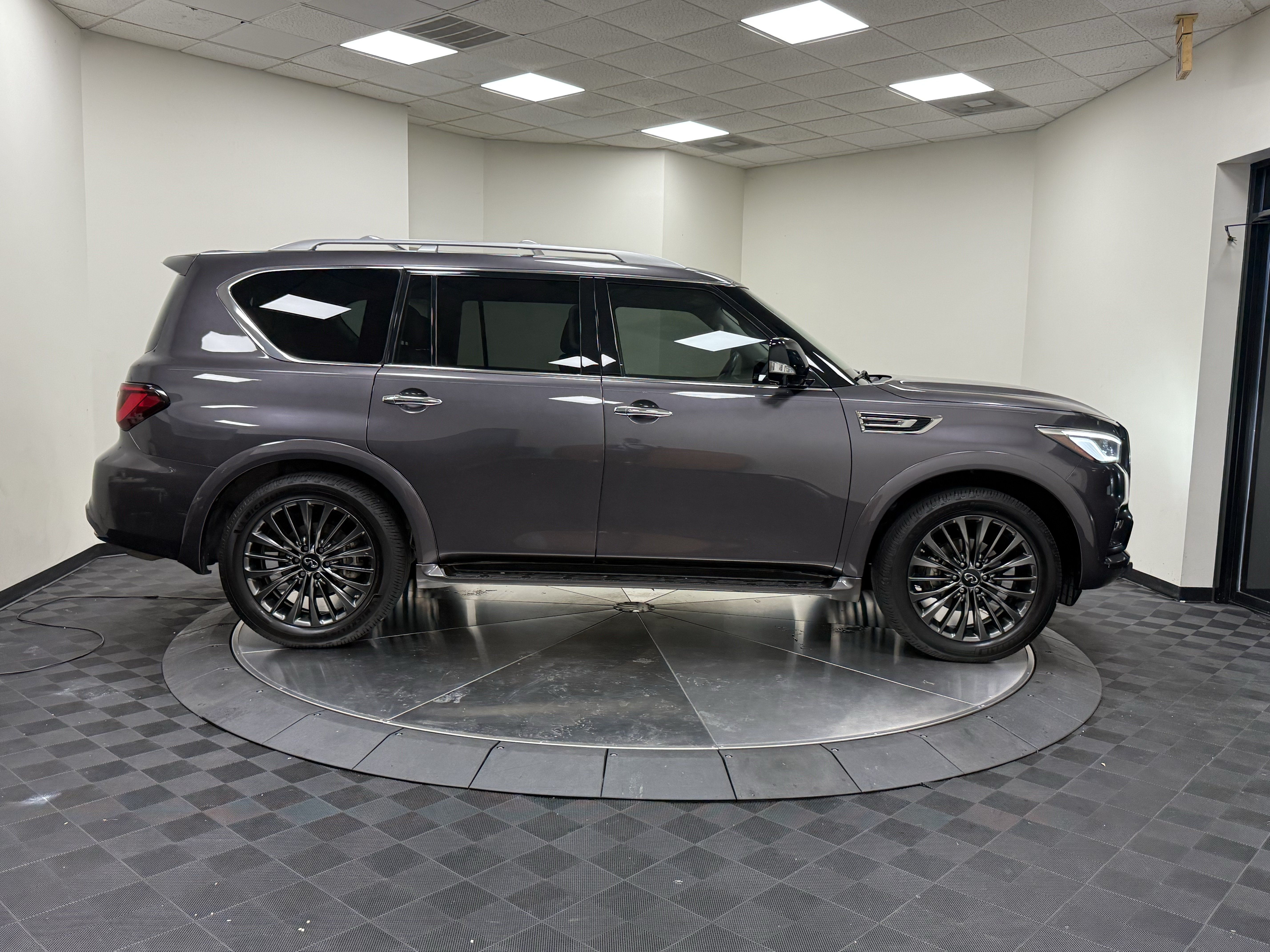 Used 2022 INFINITI QX80 Premium Select w/ All-Season Package RWD image 8