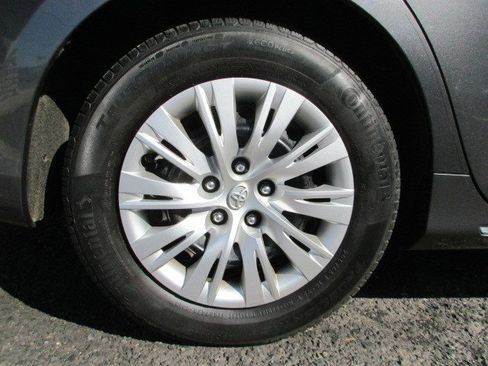 Used 2013 Toyota Camry LE FWD image 11