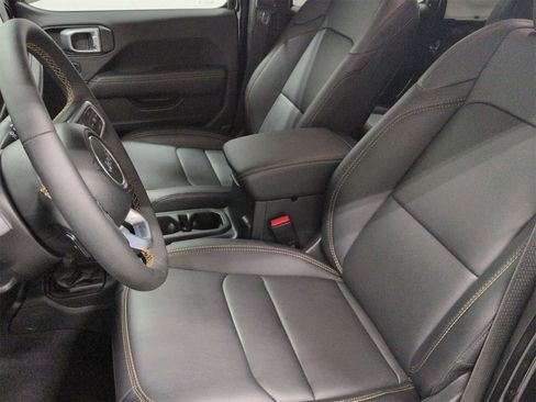 Used 2025 Jeep Wrangler Sahara w/ Safety Group image 17