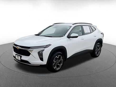 Used 2025 Chevrolet Trax LT FWD image 5
