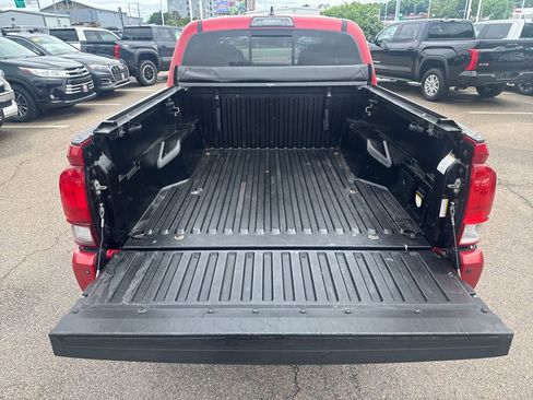 Used 2019 Toyota Tacoma TRD Sport w/ Technology Package AWD/4WD image 8