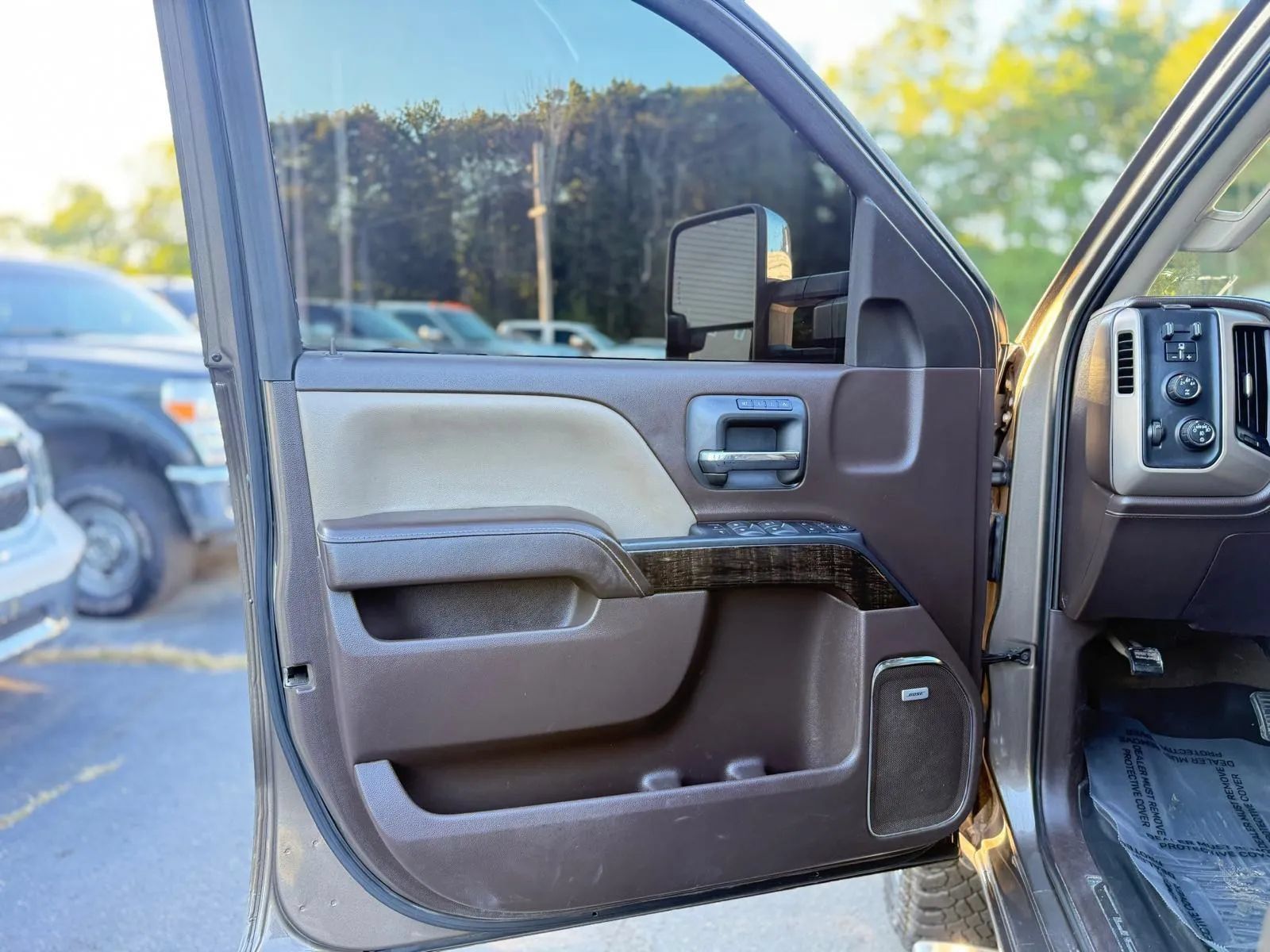 Used 2015 GMC Sierra 2500 Denali w/ Duramax Plus Package AWD/4WD image 28